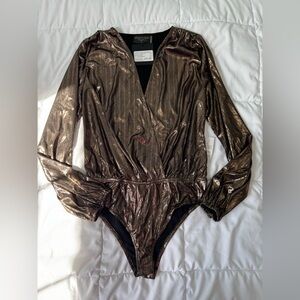 NWT!! DRESS FORUM / size XS / Metallic Body suit long sleeve top blouse women’s